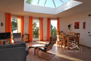 Casa de las Estrellas – Light-Filled Holiday Villa with Panoramic Views and Private Pool