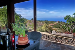 El Rodadero – Sustainable Holiday Home with Heated Pool and Stunning Views in Puntagorda, La Palma